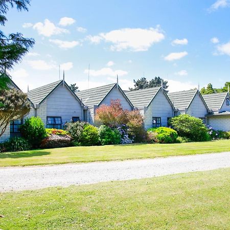 Bulls Motel & Holiday Park Halcombe Bagian luar foto