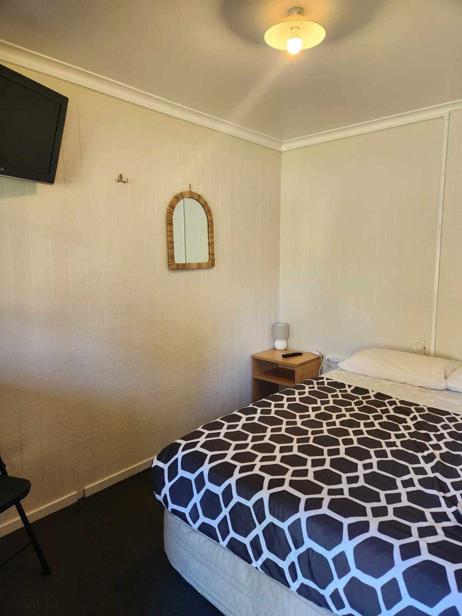 Bulls Motel & Holiday Park Halcombe Bagian luar foto