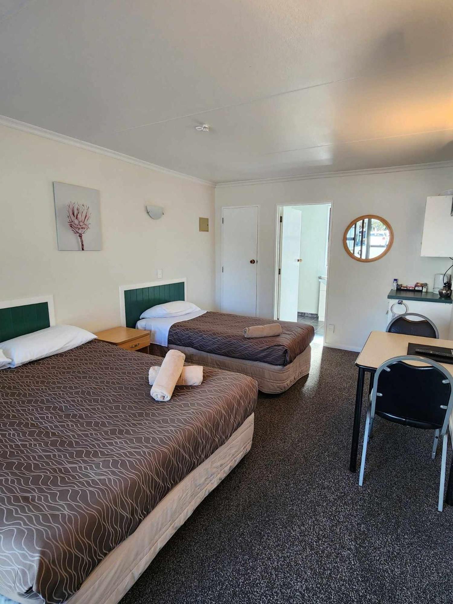 Bulls Motel & Holiday Park Halcombe Bagian luar foto