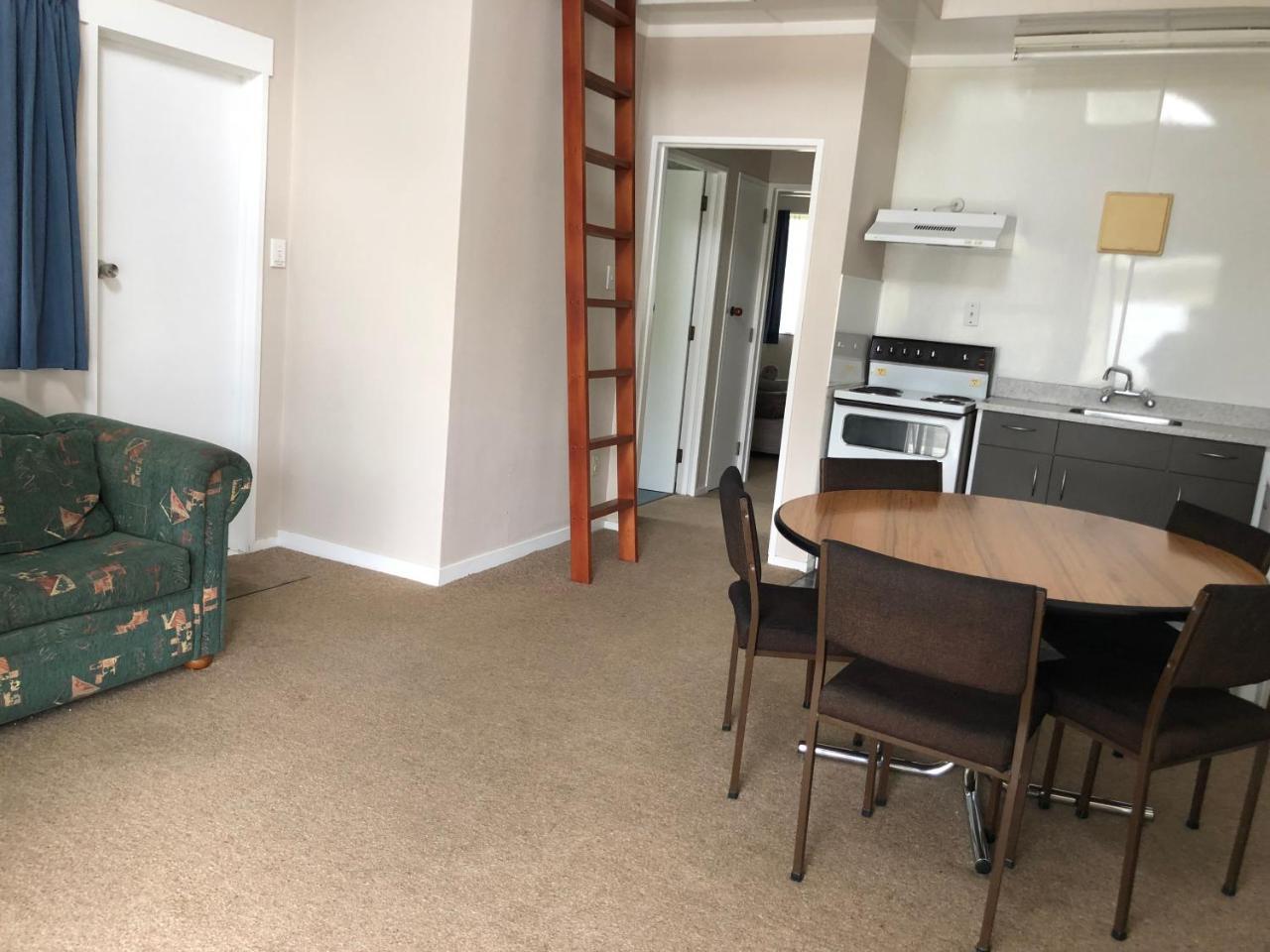 Bulls Motel & Holiday Park Halcombe Bagian luar foto