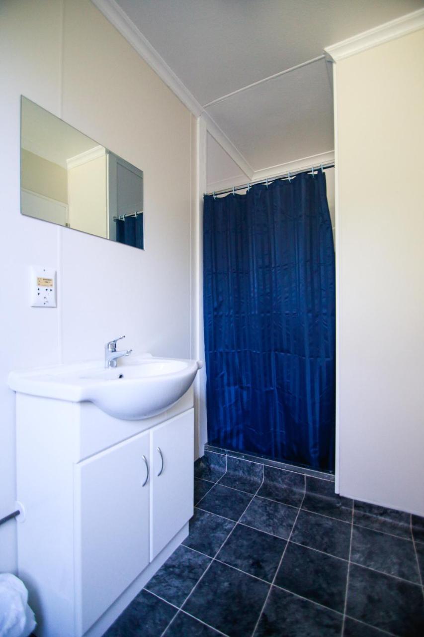 Bulls Motel & Holiday Park Halcombe Bagian luar foto
