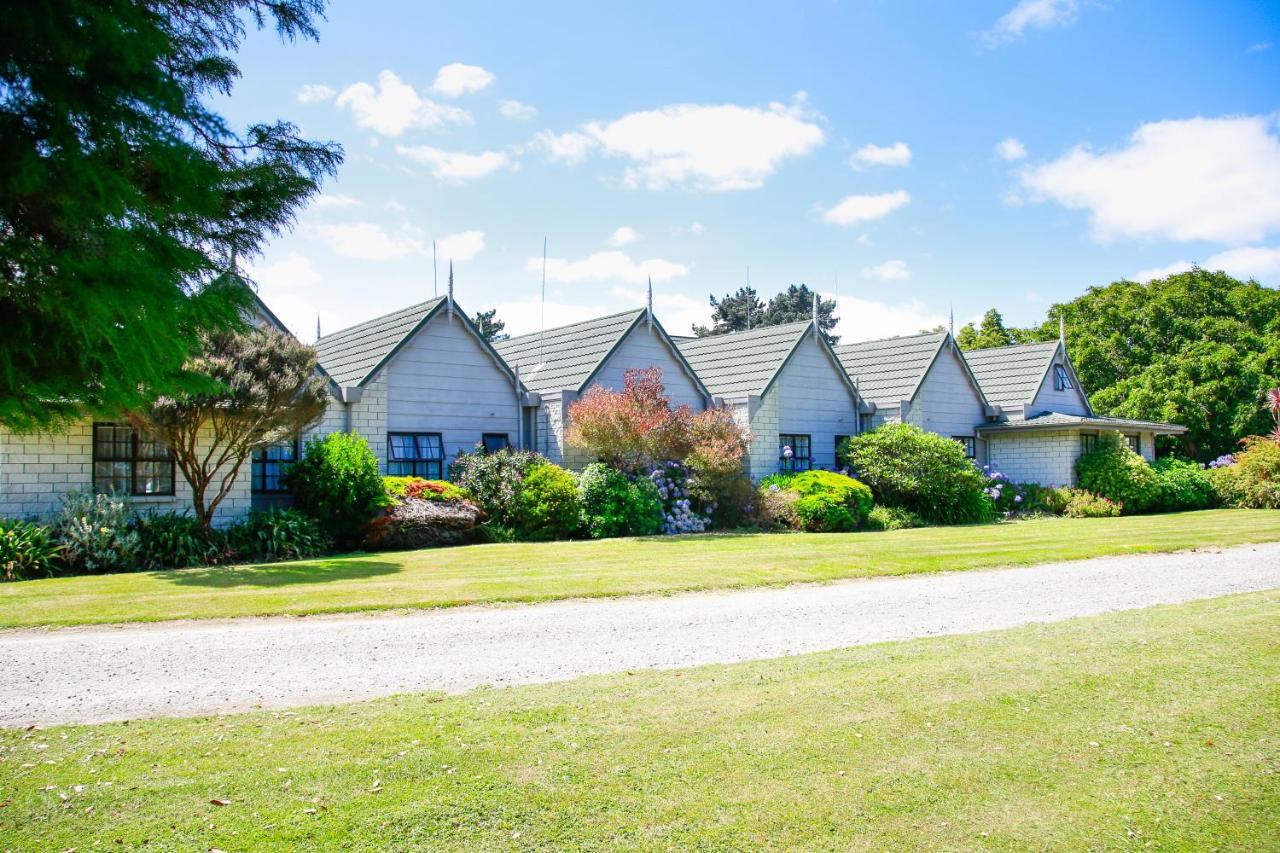 Bulls Motel & Holiday Park Halcombe Bagian luar foto