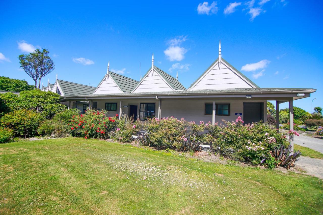 Bulls Motel & Holiday Park Halcombe Bagian luar foto