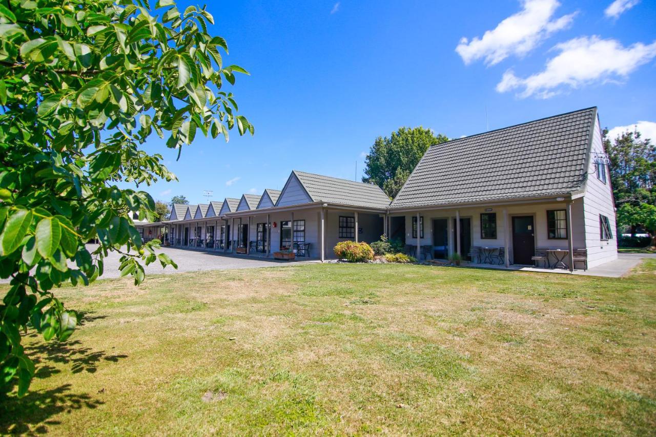 Bulls Motel & Holiday Park Halcombe Bagian luar foto
